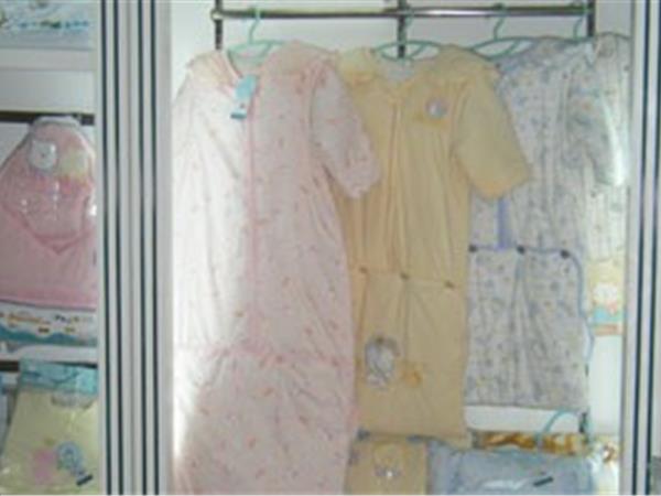 贝贝利安时尚童装店铺展示
