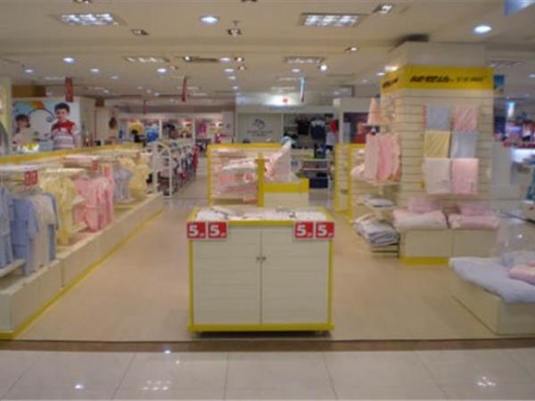 健婴坊婴童装店铺展示