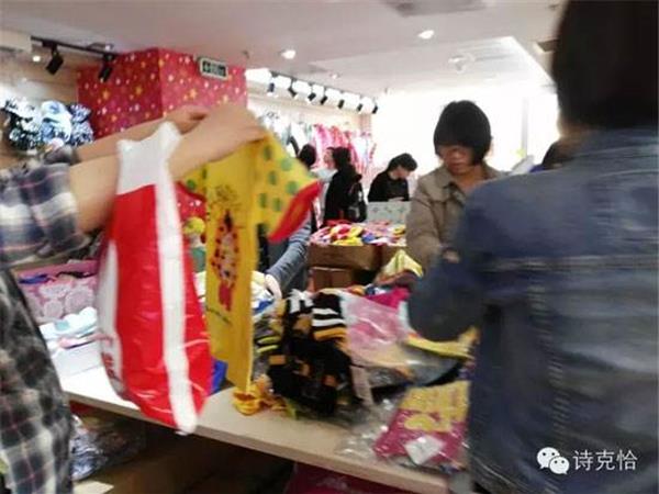 诗克恰时尚童装店铺展示