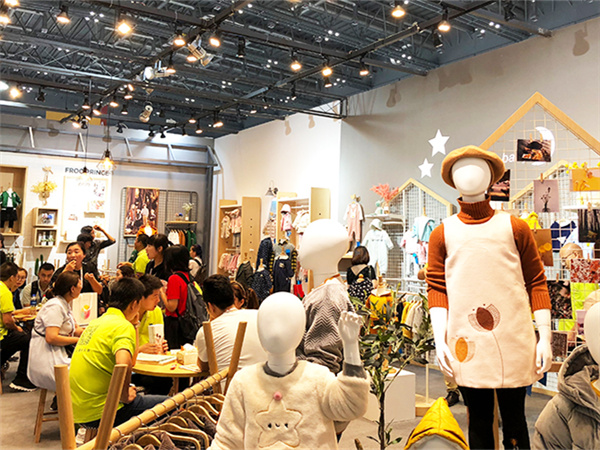 可拉·比特婴童装店铺展示