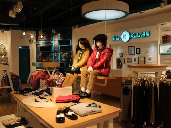 海崴时尚童装店铺展示