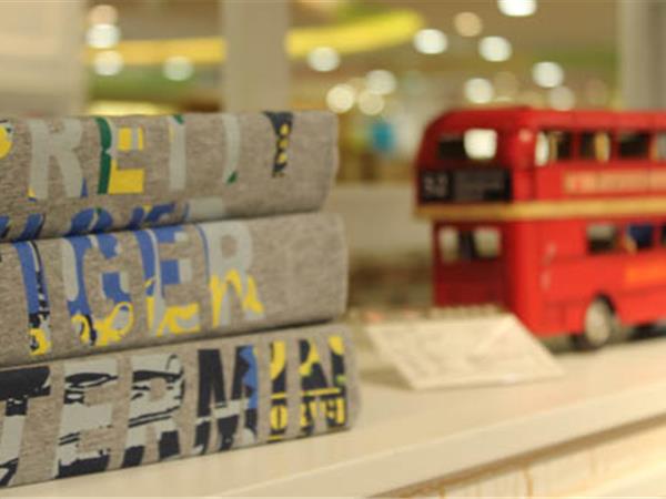 小虎帕蒂青少年装店铺展示