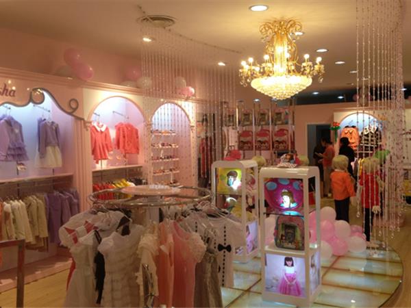 笛莎青少年装店铺展示