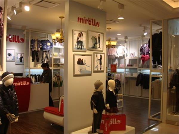 米提诺时尚童装店铺展示