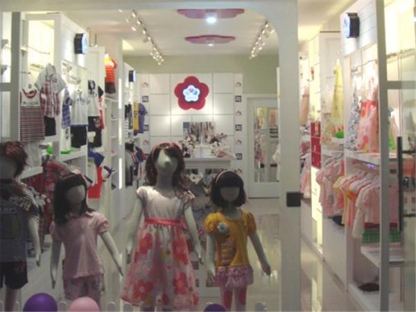 美孩子青少年装店铺展示