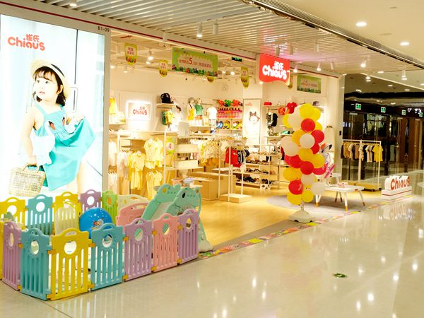 雀氏婴童装店铺展示