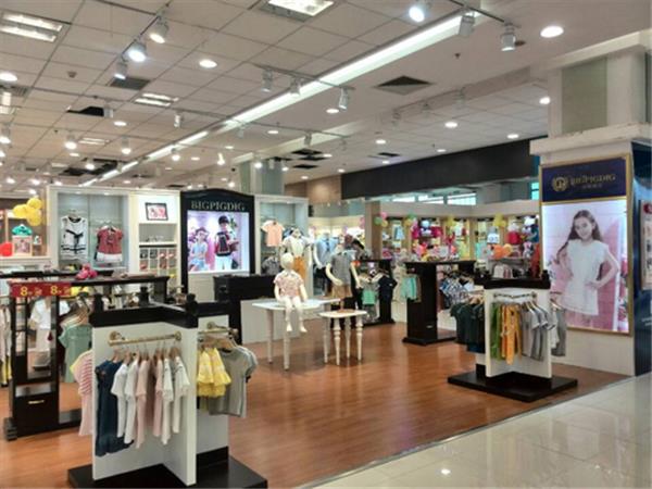 比格佩帝时尚童装店铺展示