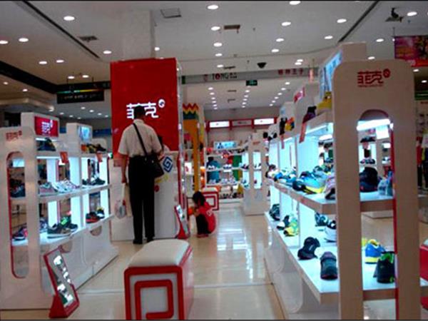 菲克时尚童装店铺展示