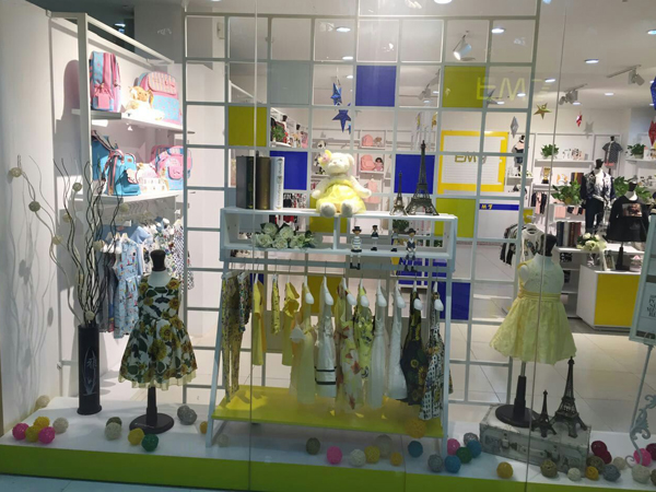 EM7时尚童装店铺展示