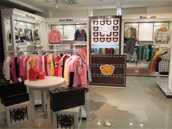柏迪小熊时尚童装店铺展示