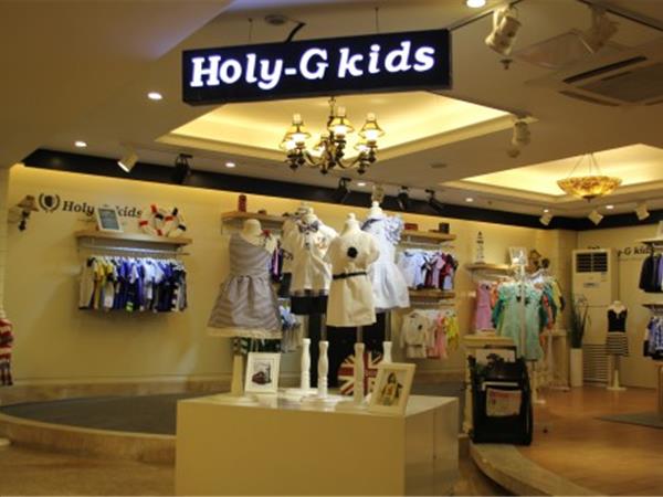 好理吉时尚童装店铺展示