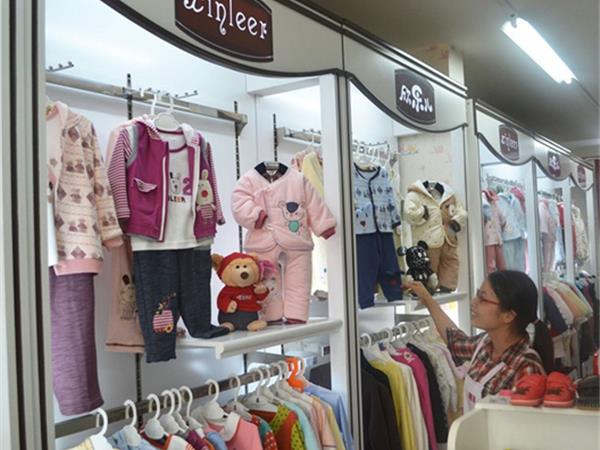 欣乐儿婴童装店铺展示