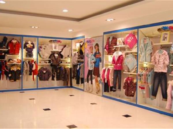 鎏恒色婴童装店铺展示