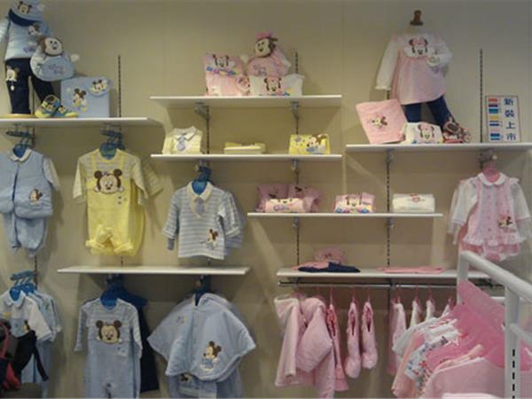 丽婴房婴童装店铺展示