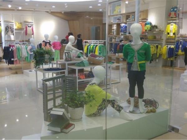 海贝时尚童装店铺展示