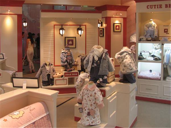 小冰熊婴童装店铺展示