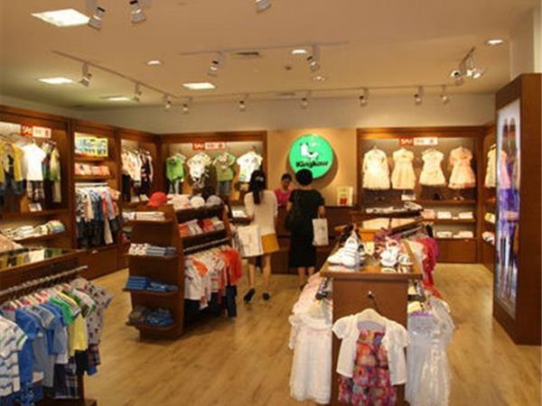 小笑牛青少年装店铺展示