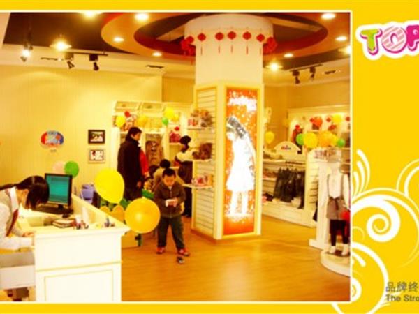 季季乐时尚童装店铺展示