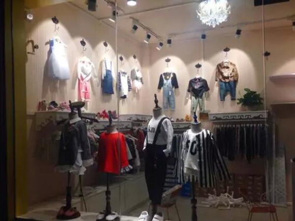 小苹果亲子装店铺展示