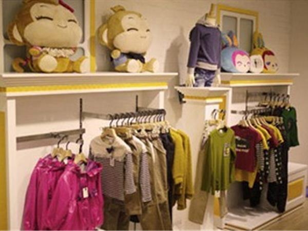 皮咔精灵时尚童装店铺展示