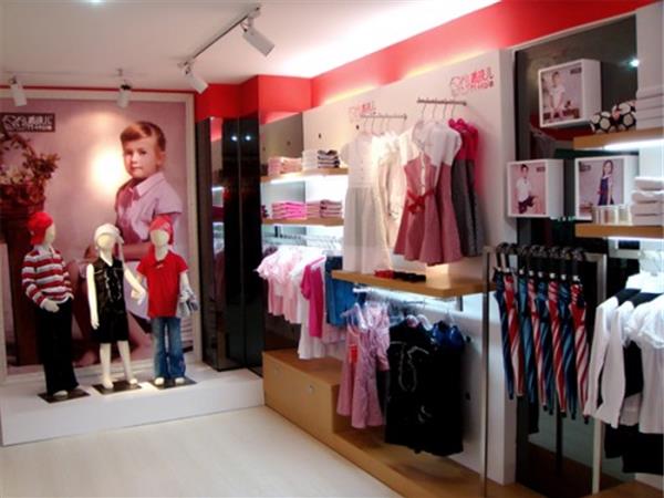 美孩儿青少年装店铺展示