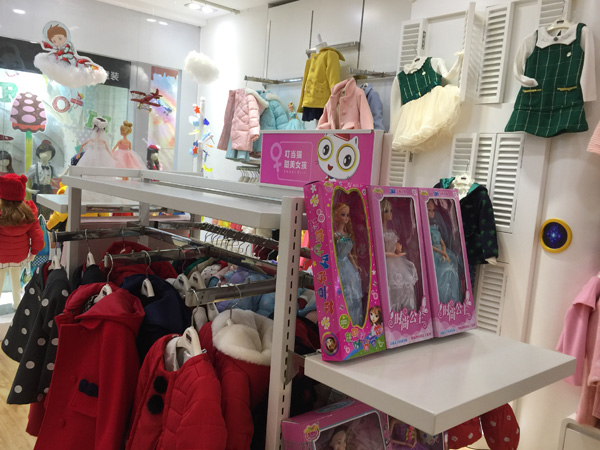 叮当猫潮牌店铺展示
