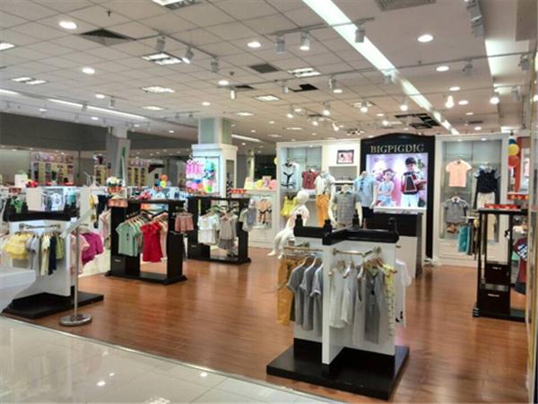 比格佩帝时尚童装店铺展示