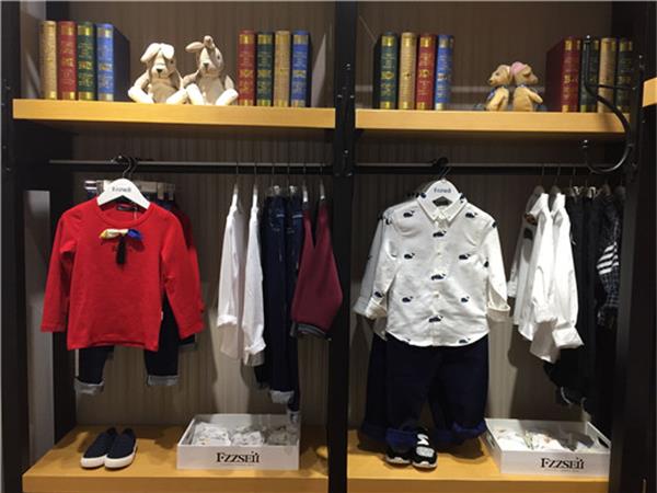 菲森时尚童装店铺展示