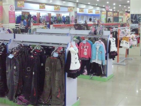 童邻鸟时尚童装店铺展示