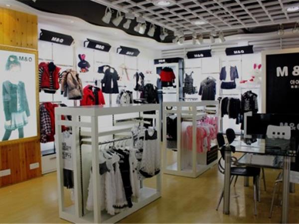 麦秋时尚童装店铺展示