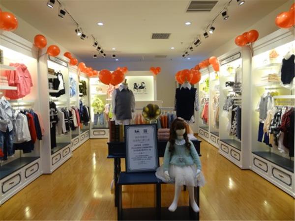 裘帛时尚时尚童装店铺展示