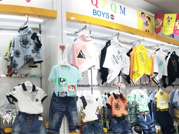 七仔七妹时尚童装店铺展示