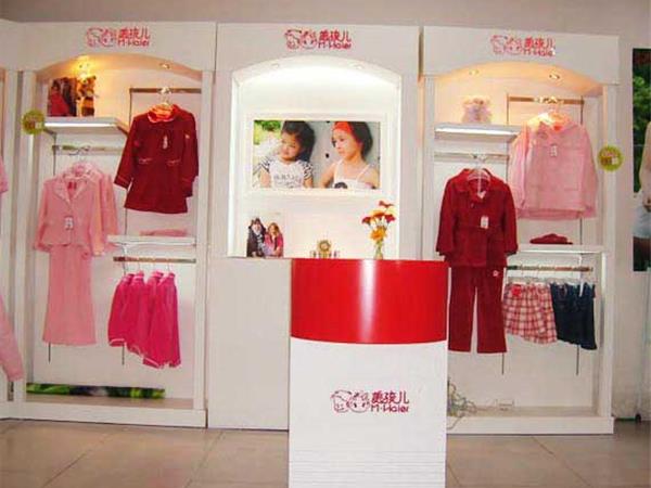 美孩儿青少年装店铺展示