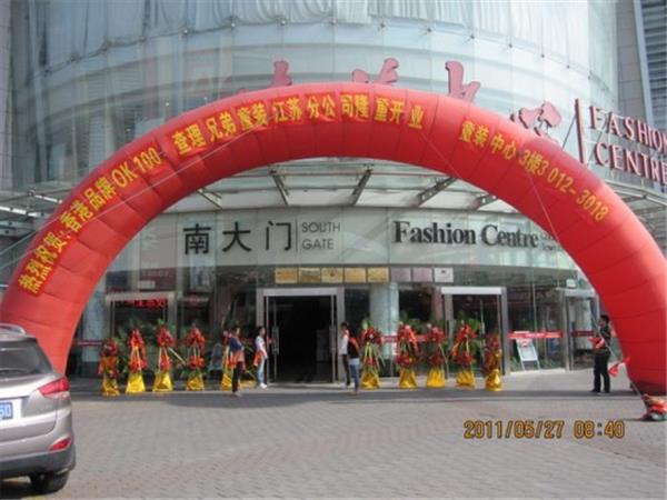 查理兄弟时尚童装店铺展示