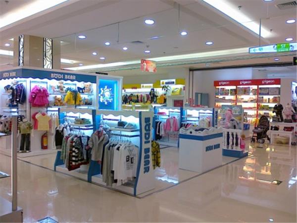 柏迪小熊时尚童装店铺展示