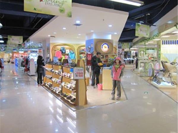 小骆驼时尚童装店铺展示