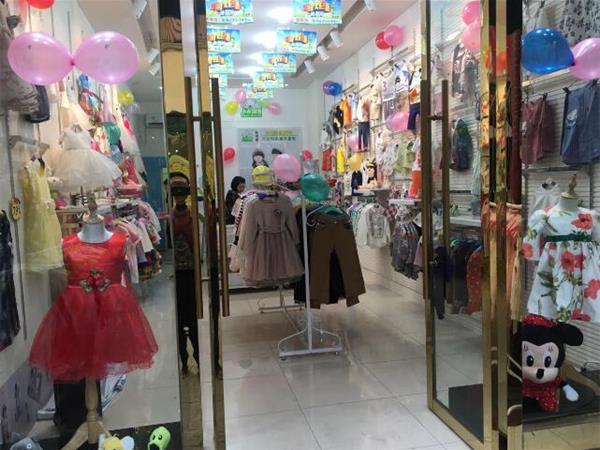 小衣部落青少年装店铺展示