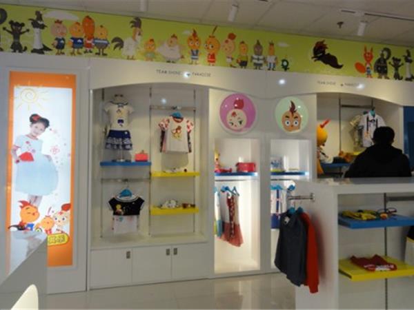 天熹乐园时尚童装店铺展示
