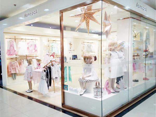 法纳贝儿时尚童装店铺展示