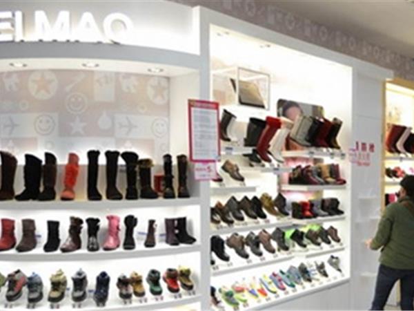 兄妹猫婴童装店铺展示