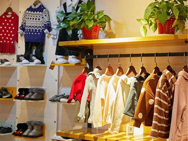 小鹿亲亲青少年装店铺展示