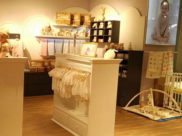 尚芭蒂婴童装店铺展示