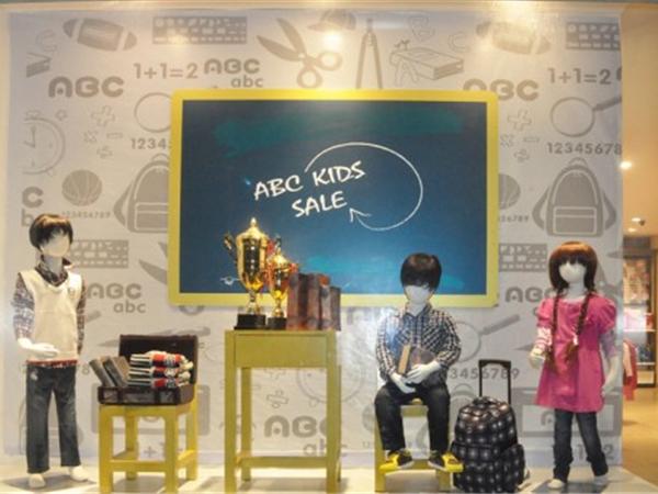 ABC时尚童装店铺展示