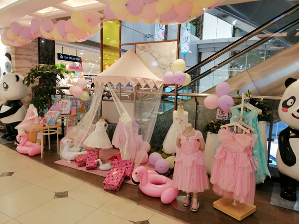 梦幻派对时尚童装店铺展示