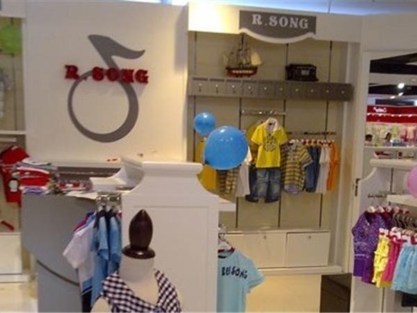 莱迪尚青少年装店铺展示