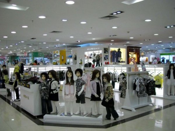 时尚小鱼时尚童装店铺展示