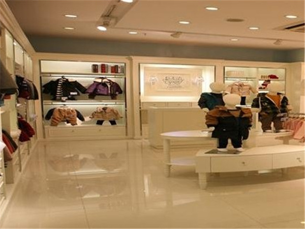 睿俐熊时尚童装店铺展示