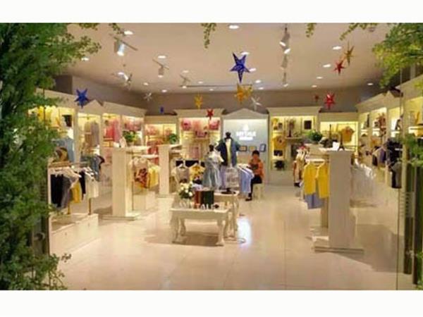 童话故事时尚童装店铺展示