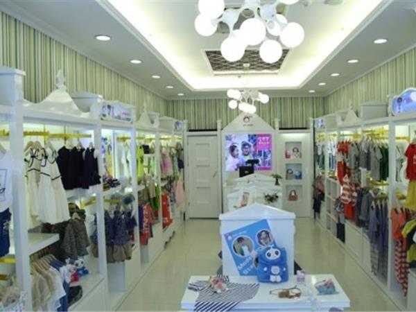 宝贝丫榜样时尚童装店铺展示