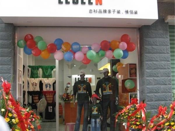 恋衫亲子装店铺展示